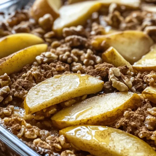 Breakfast is often hailed as the most important meal of the day, and for good reason. It sets the tone for our energy levels, mood, and overall well-being. A nutritious breakfast can kickstart your metabolism, provide essential nutrients, and help you stay focused throughout the morning. In a world where busy schedules often lead to hasty, unhealthy breakfast choices, finding a wholesome and convenient option can feel like a challenge. Enter the Irresistible Healthy Apple Oatmeal Breakfast Bake—a dish that combines delicious flavors with incredible health benefits, making it a perfect choice for families or meal prep enthusiasts.